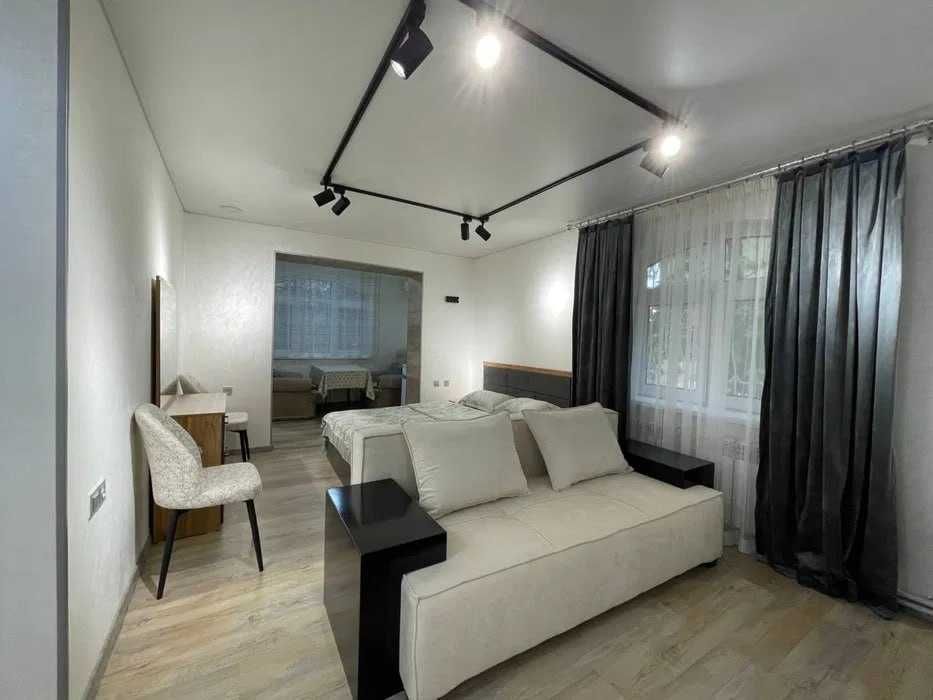 Ул.Осиё 1/2/4 кирпич 42м2/балкон 2х6, Гидрометцентр, метро Минор 5 мин