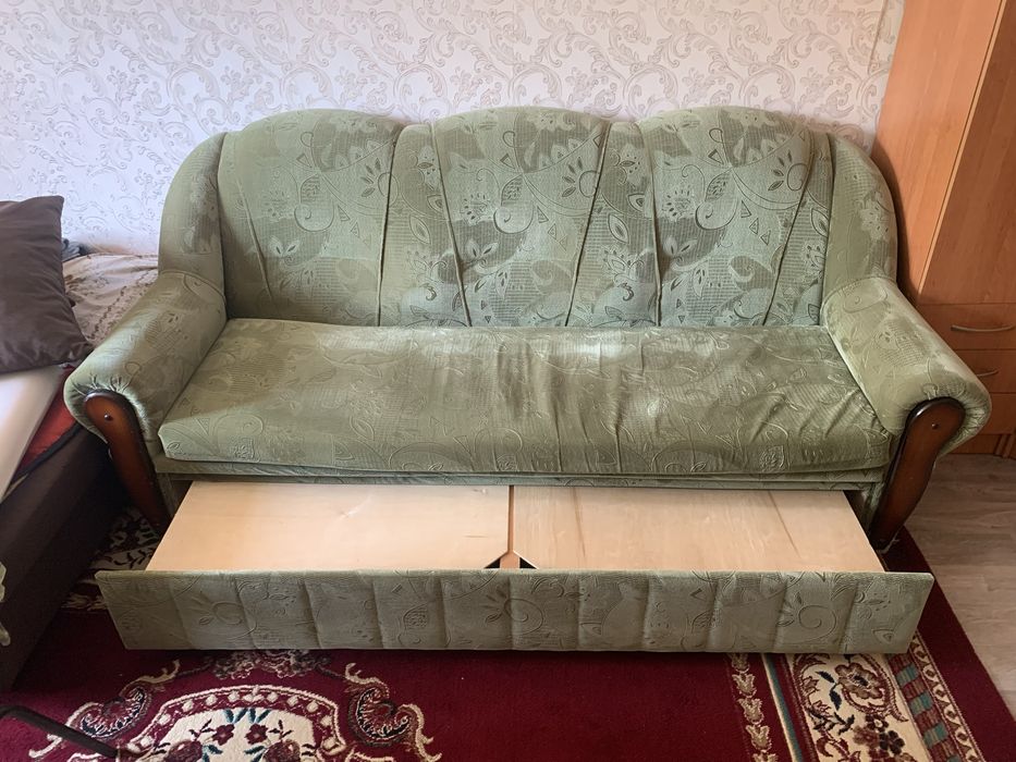 продам диван с ящиками