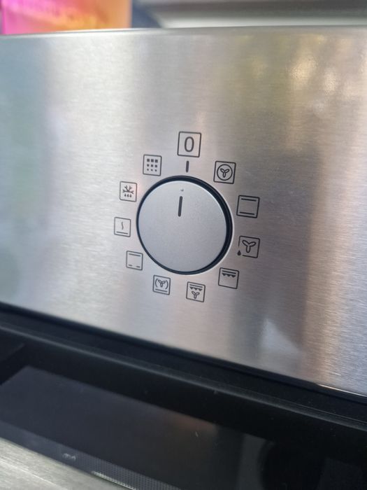 Фурна за вграждане AEG 72 Литра Пиролиза