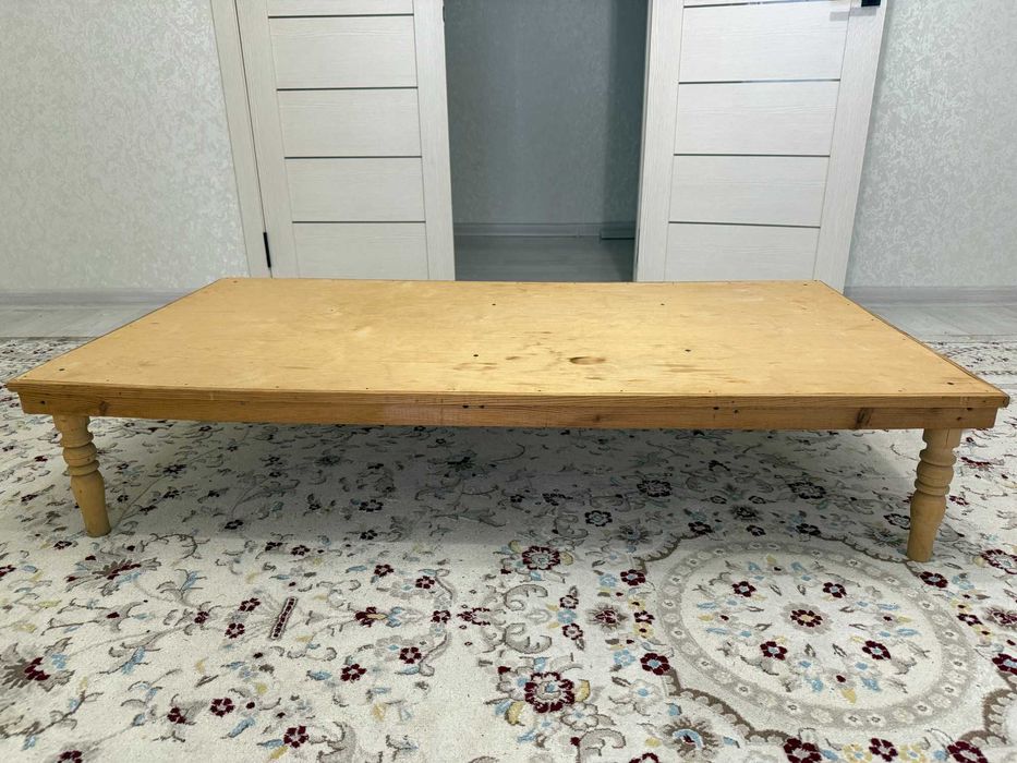 Продам стол квадратный