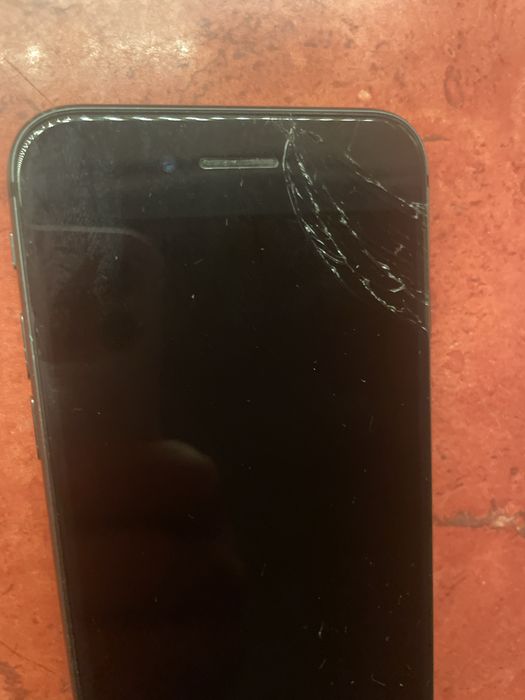 Vand iphone 8  ecran defect