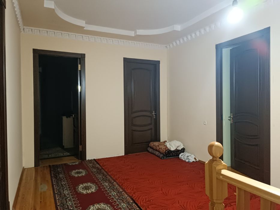 Uchastka sotiladi 4.2 sotih 7 hona 2ta holl 3 sanuzel   3 urvinli uy e