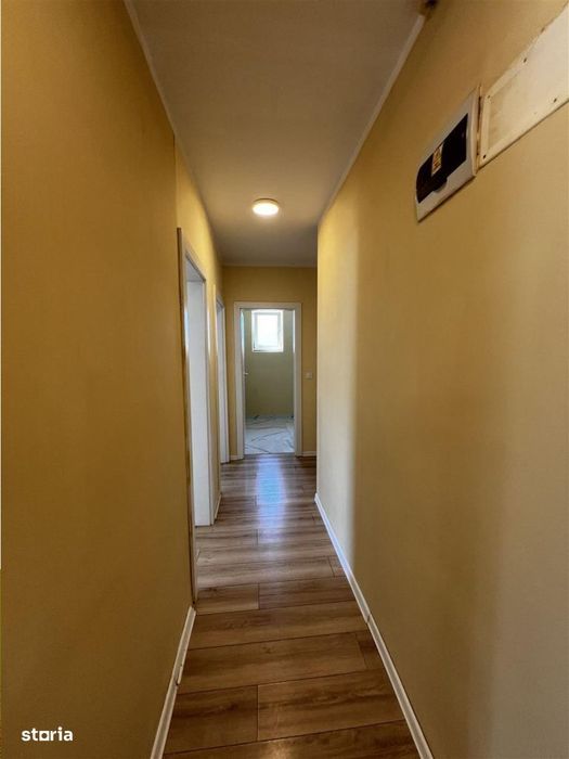 Spatiu comercial de 2 camere cu 2 bai 3 locuri de parcare zona Lazaret