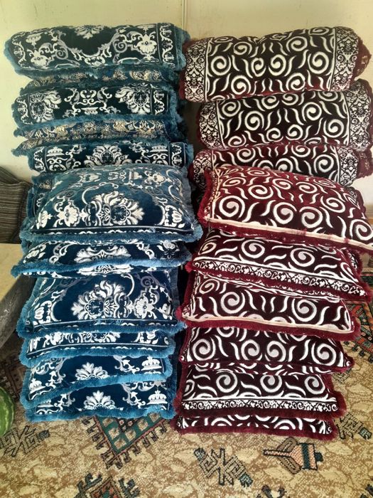 Uy jixozlari yumshoq kórpalar mexmon xona uchun