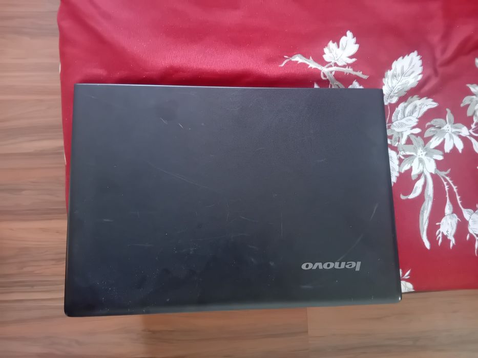 Vând laptop Lenovo