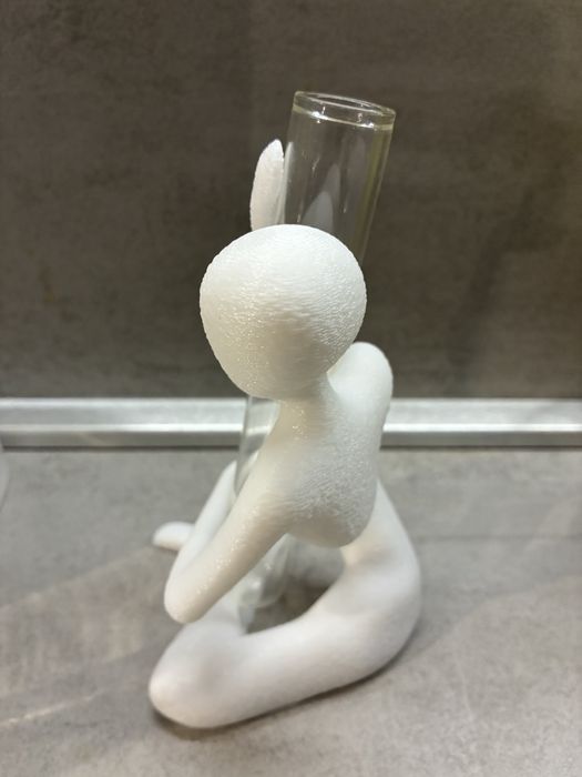 Statueta / vaza decorativa cu eprubeta