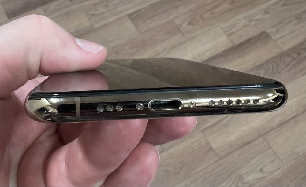 IPhone XS 64GB в отличном состоянии