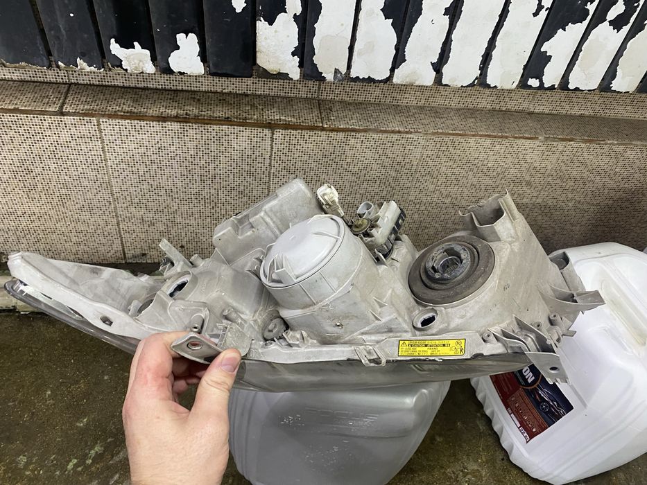 Продам фару на камри 40