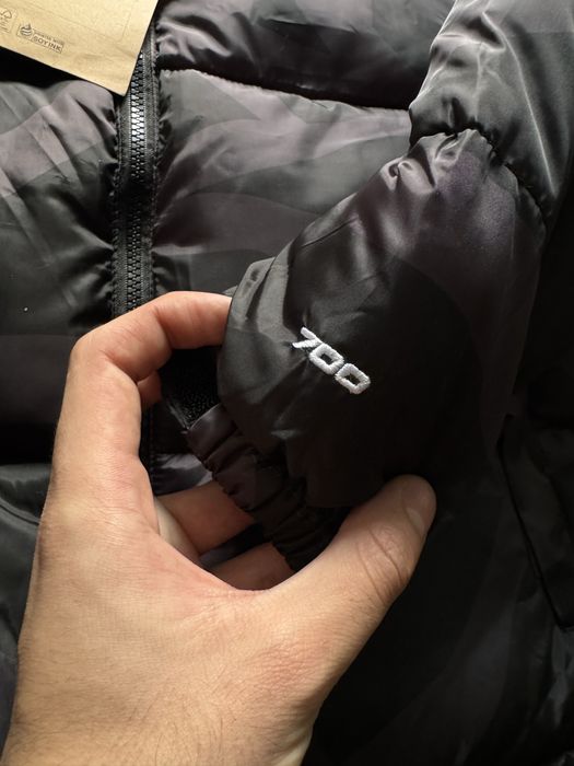 Geaca The North Face Kaws puffer noua