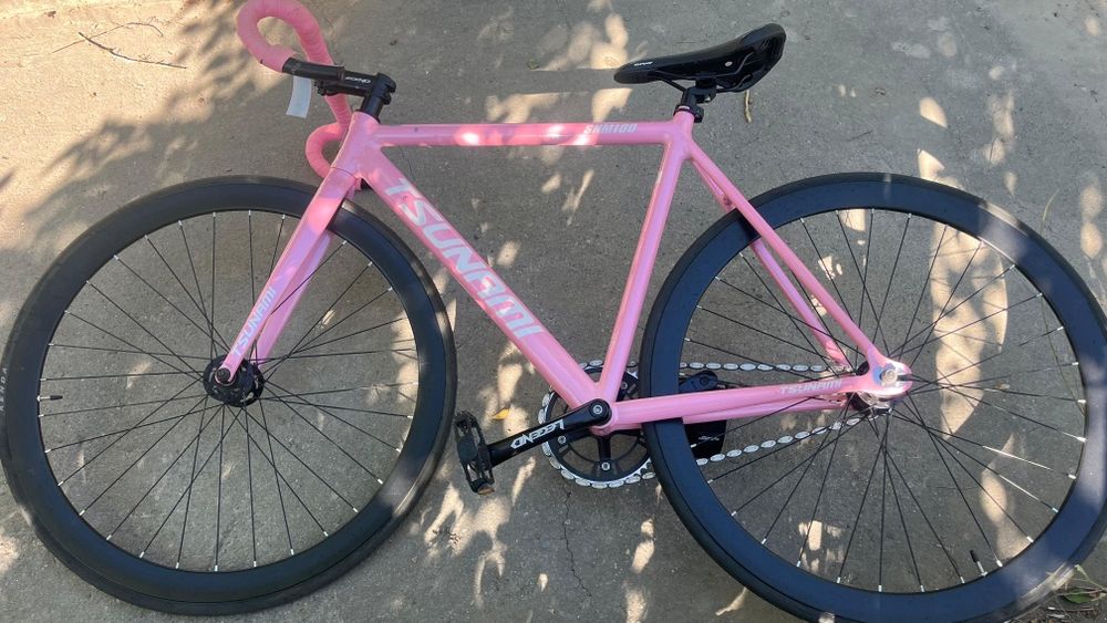 Велик спортивный в хорошем состояние. Почти новый .