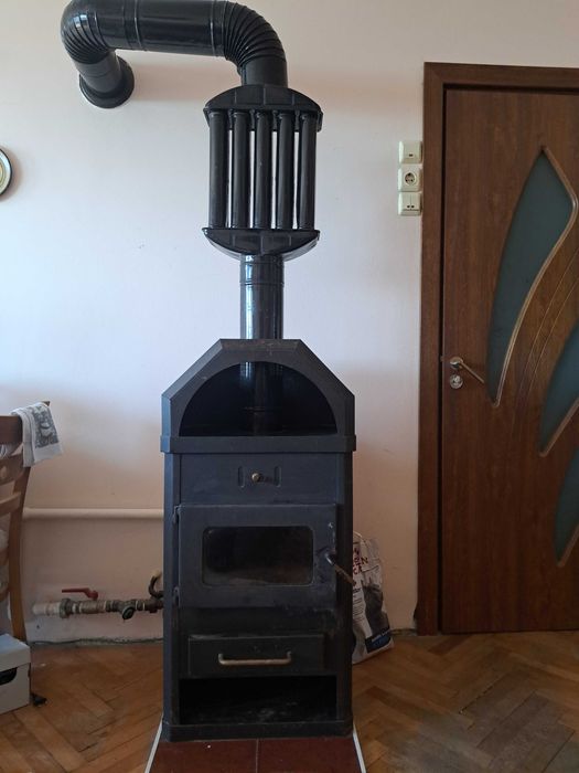 Продавам камина с водна риза.