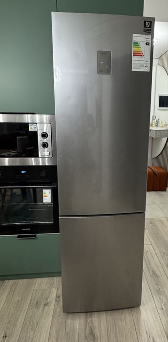 Холодильник Samsung