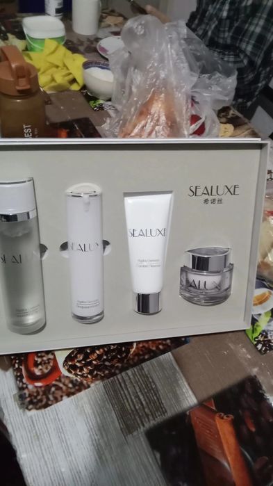 Прадаю набор касметику