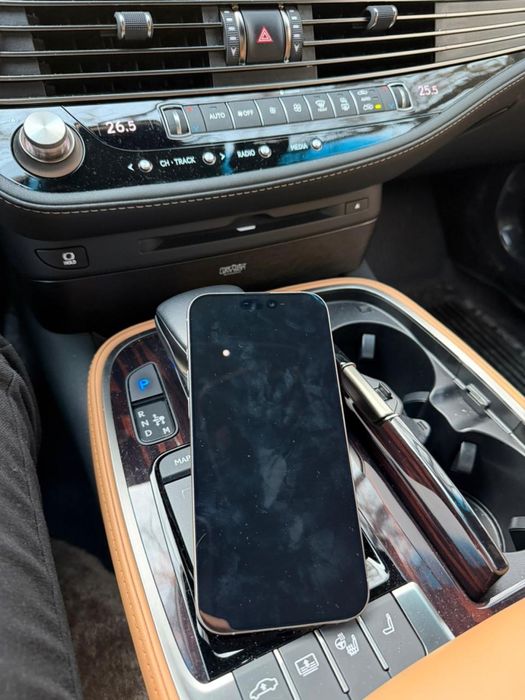 Продам Iphone 16 pro max