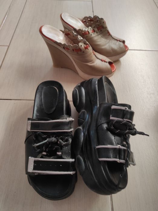 Vând 2perechi de papuci