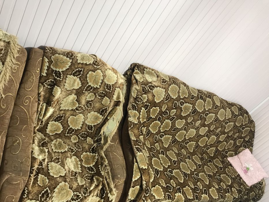 Продам диван с двумя креслами