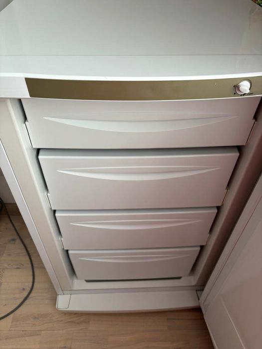 Морозильник Indesit не рабочий