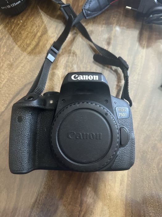 Фотоапарат Canon EOS 750D