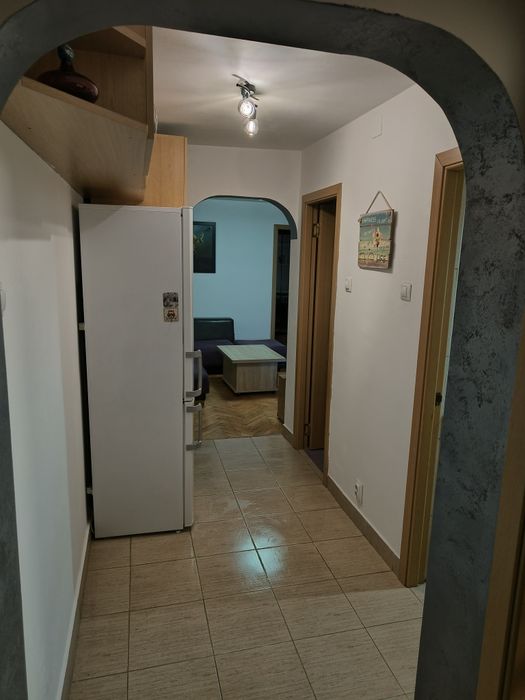 Închiriez apartament cu 3 camere - zona Tomis Nord