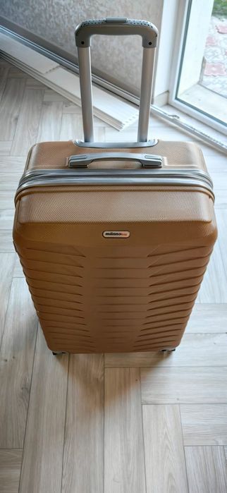 Продам чемоданы большого размера