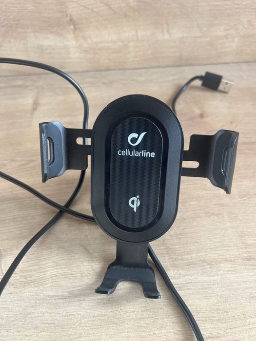Зарядно-стойка за кола Cellularline  безжично