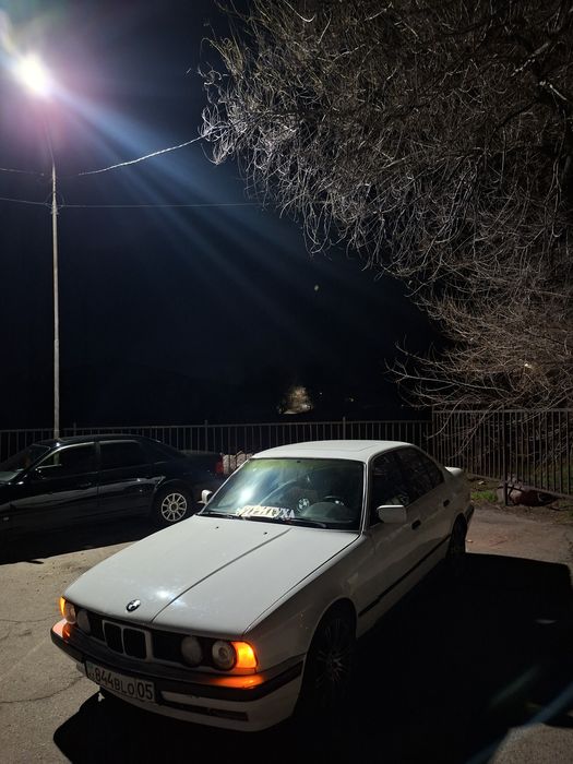 Продам машину БМВ Е34