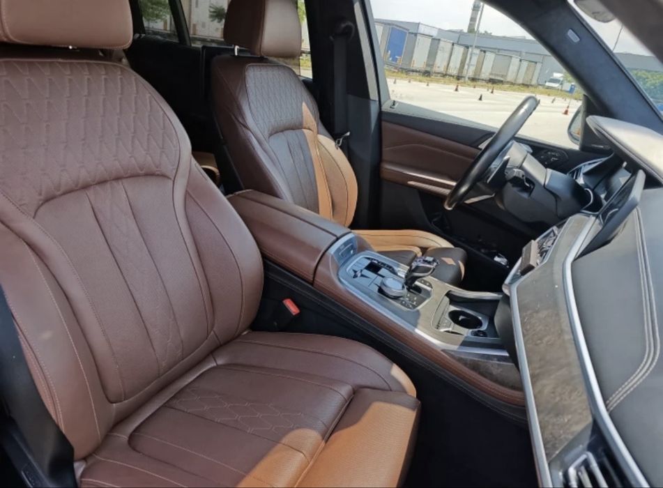 BMW   X7    M40i