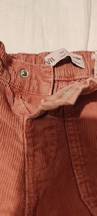 Pantaloni raiati Zara