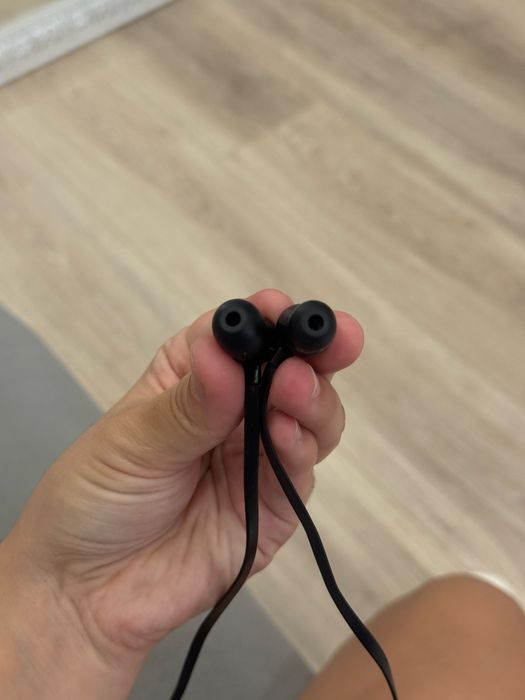 Beats Flex беспроводные наушники