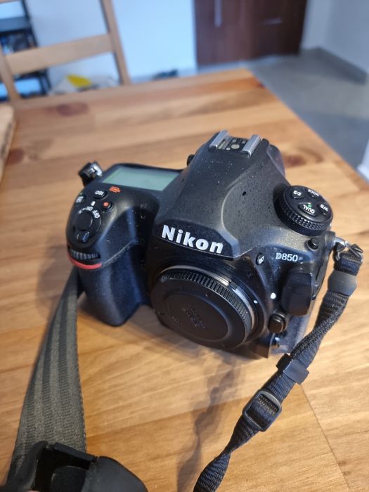 Nikon d850 cu 3 baterii si husa silicon