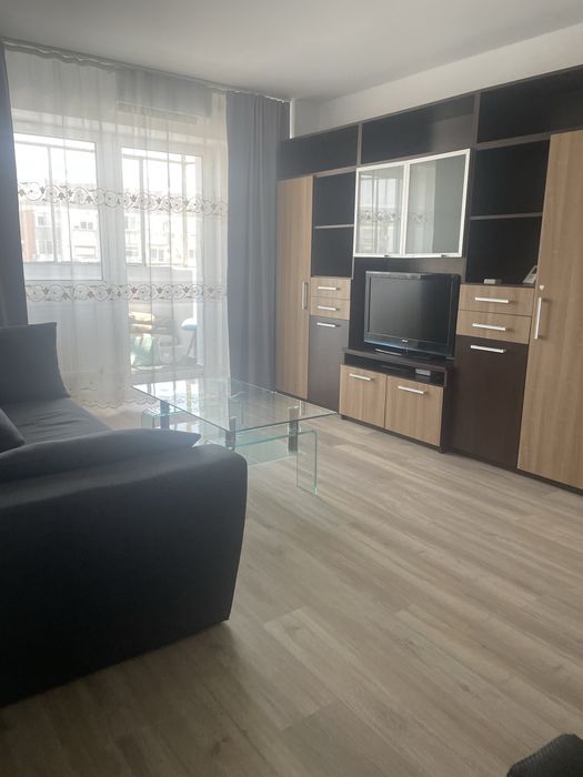 Inchiriez apartament