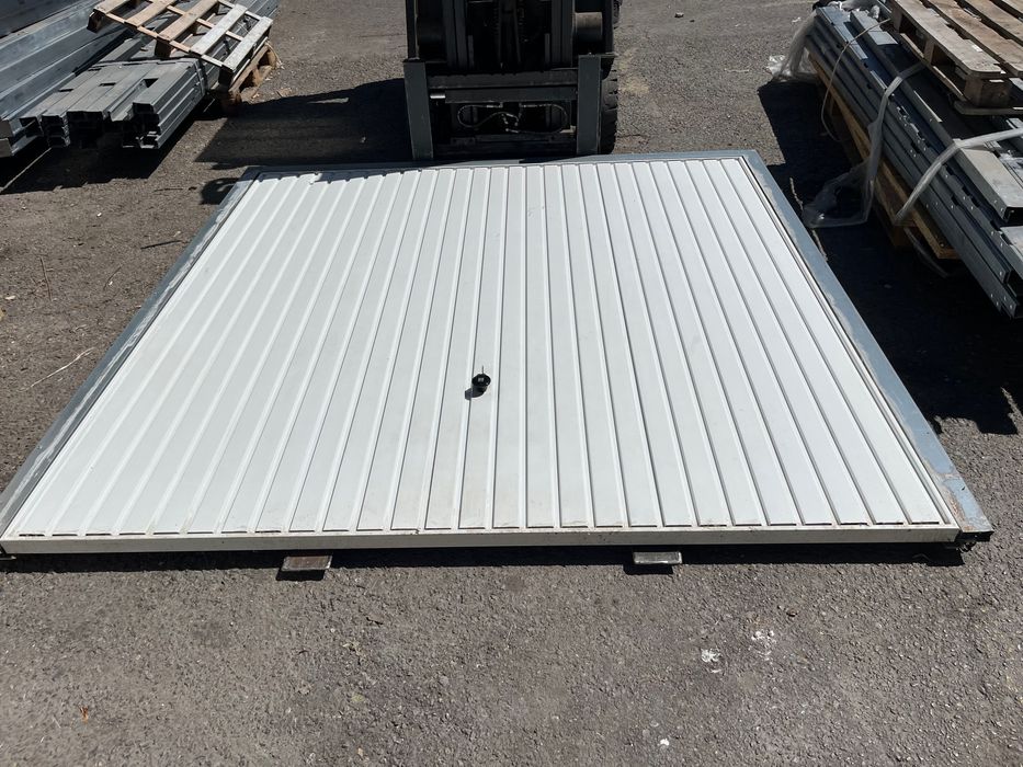 Гаражна врата тип летящо крило Hörmann 2375 x 2375mm