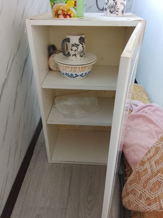 Два шкафа на стену.