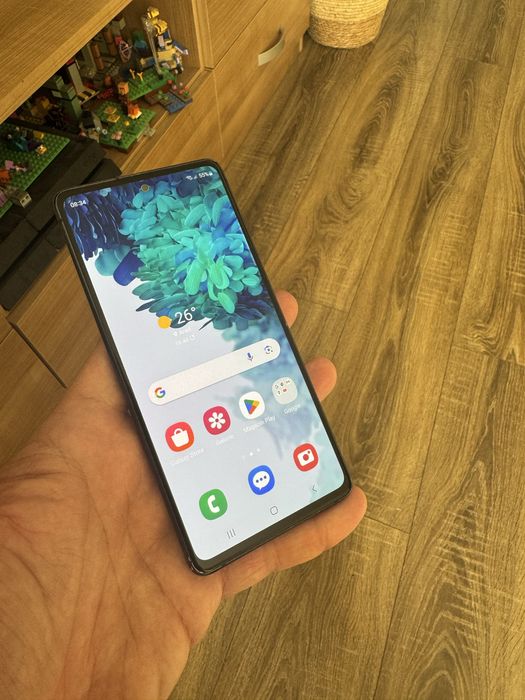 Samsung Galaxy S20 Fe 5G, memorie 128GB, 6GB RAM, alb, frumos
