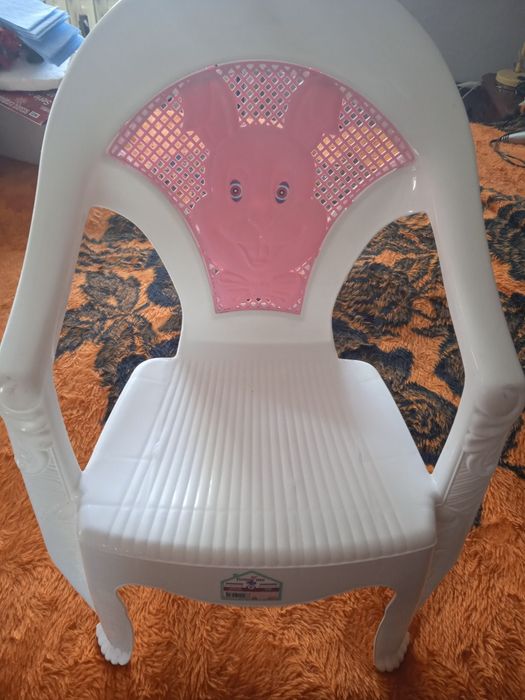 Кресло пластиковое детское