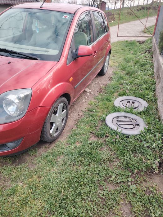Vand Ford Fiesta 1.4 diesel 2007 preț 1400 euro