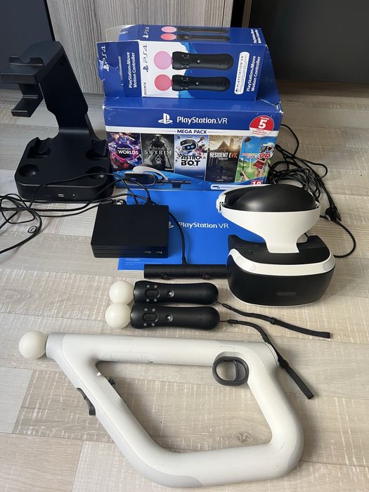 VR очила PS4 + 2 контролера + пушка + 3 игри