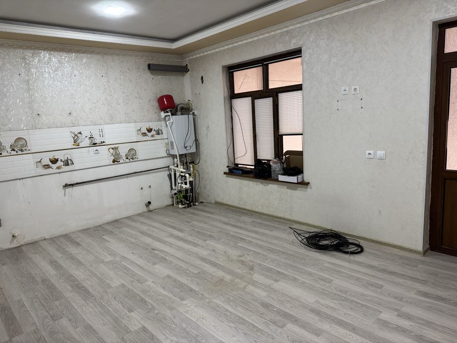 Yangi yoʻl tumanida joylashkan 6 xonali 3.9 sotix uyimiza sotiladi