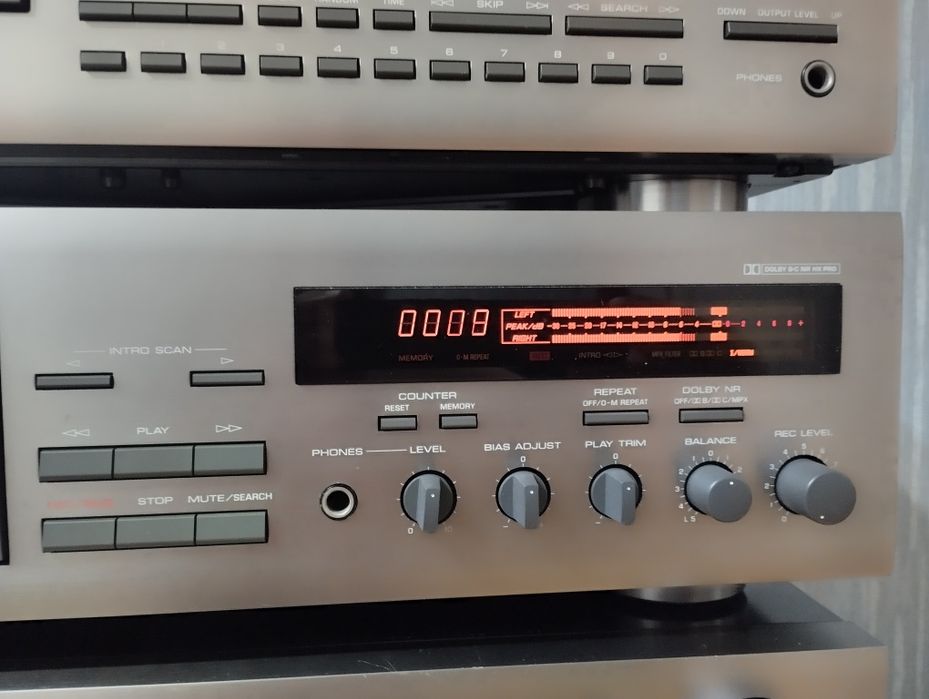 Стойка Yamaha, СД проигрыватель, усилитель, дека, тюнер