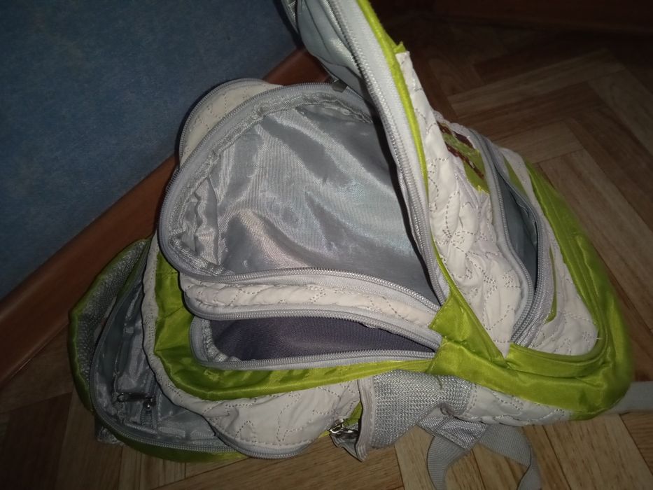 ПРОДАМ ДЕТСКИЙ РЮКЗАК для девочек школьный ! Зелёный. Б/у. С рисунком.