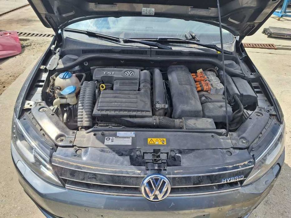 Dezmembrez Vw Jetta MK6 1.4 Tsi Hybrid CRJA 150 Cai culoare LD7X