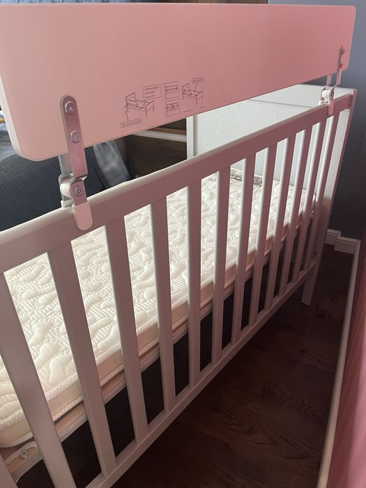 Бебешко легло с матрак и шкаф за повиване Sundvik