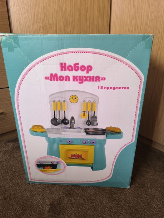 Детская кухня с посудой