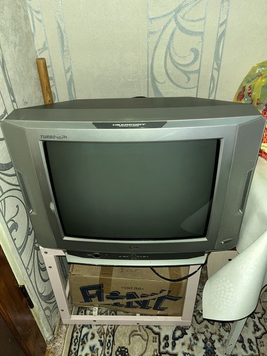 Продам телевизор простой