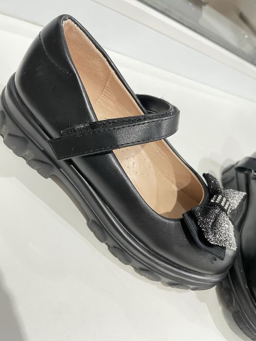 Продам туфли для девочки