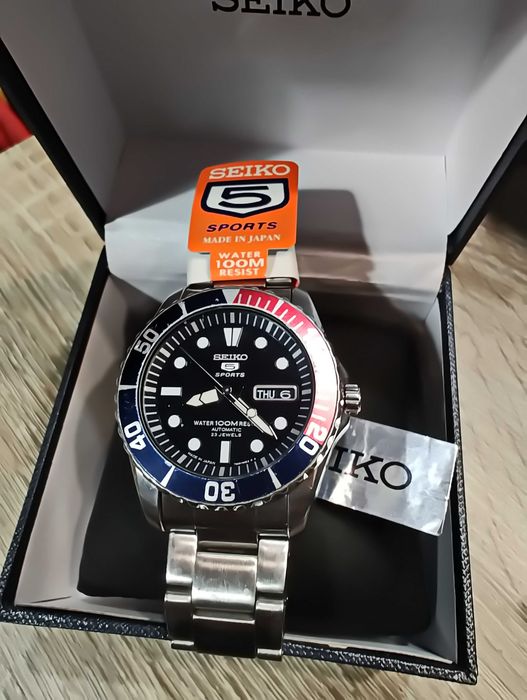 Seiko 5 Sport SNZF15J1 Pepsi Sea Urchin