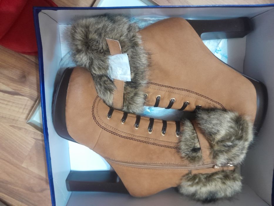 Продам обувь брали за 100$ каждые.