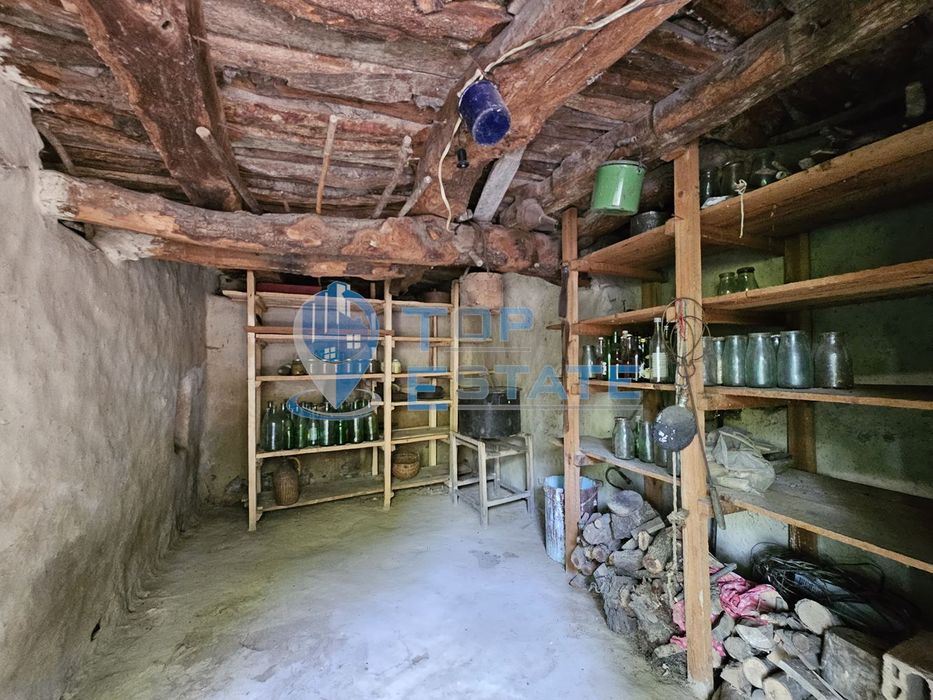 Автентична двуетажна къща с голям двор в село Мусина