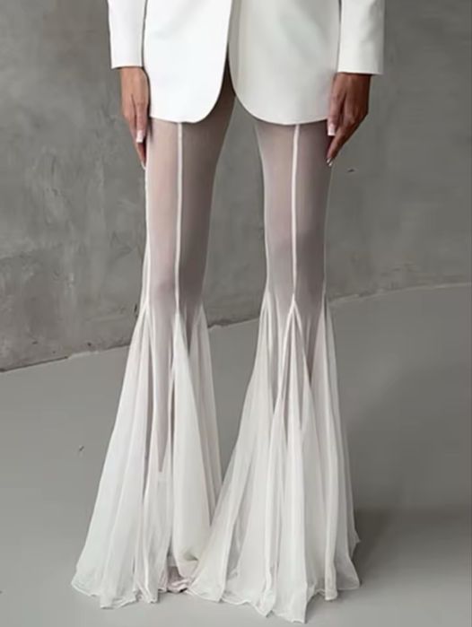 Pantaloni de vara albi evazati