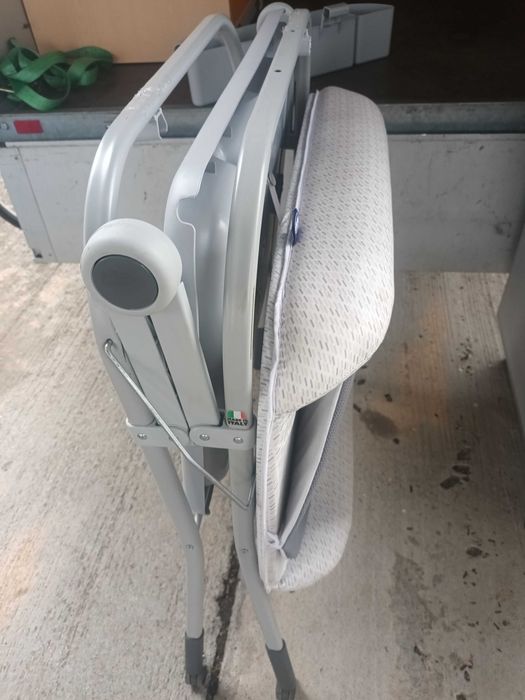 Vând masă schimbat scutece